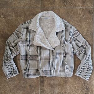 Beige Lined | LILYFUL | Fur Detailed Zip Up